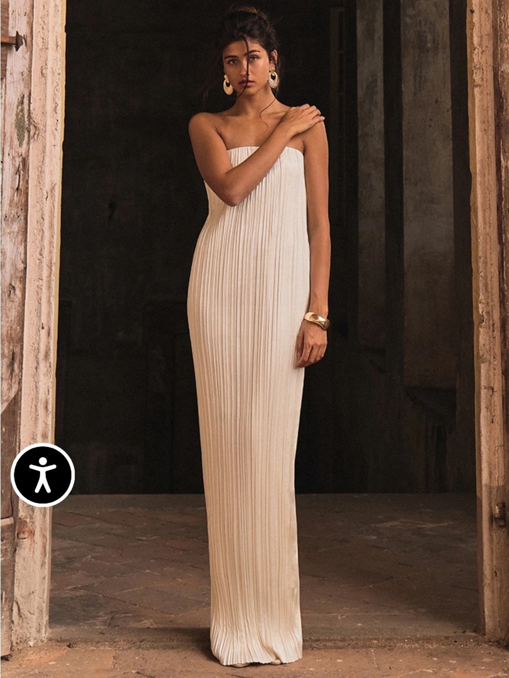 PrettyLittleThing Strapless Pleated Maxi Dress in Cream